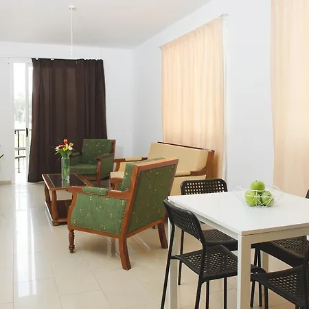 アパート ヴァレンティーノズ パ フォス