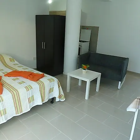 アパート ヴァレンティーノズ パ フォス